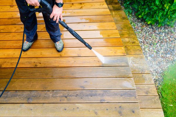 Deck Power Washing in Waterloo