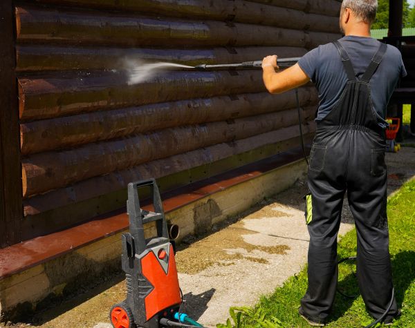 Log Home Pressure Washing in Waterloo