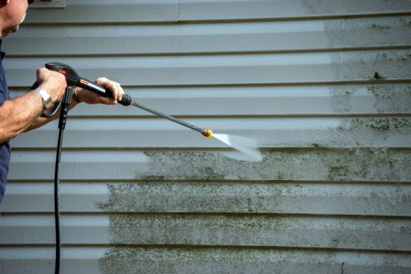 Vinyl Siding Power Washing in Waterloo