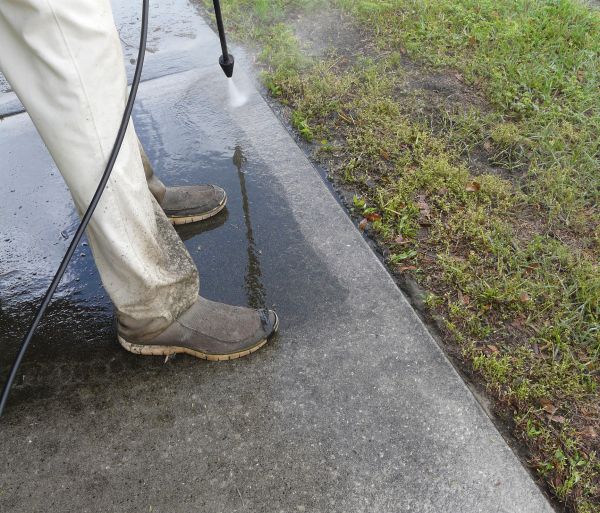 Sidewalk Concrete Cleaning in Waterloo