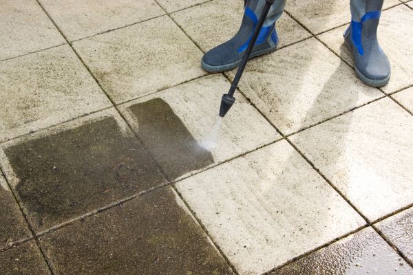 Outdoor Concrete Cleaning in Waterloo