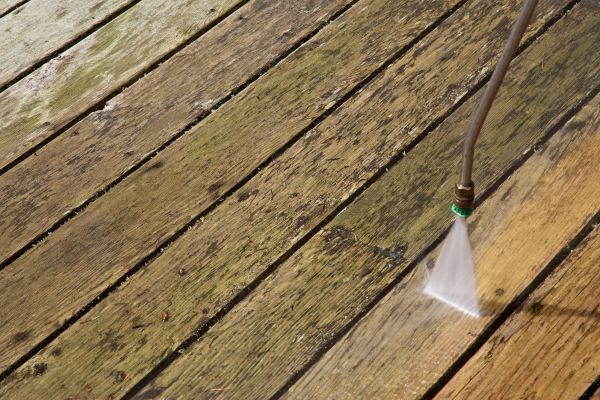 Deck Mold Removal in Waterloo