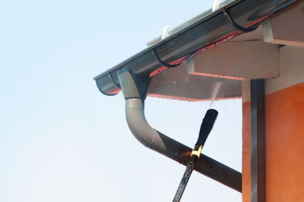 Eaves Power Washing in Waterloo